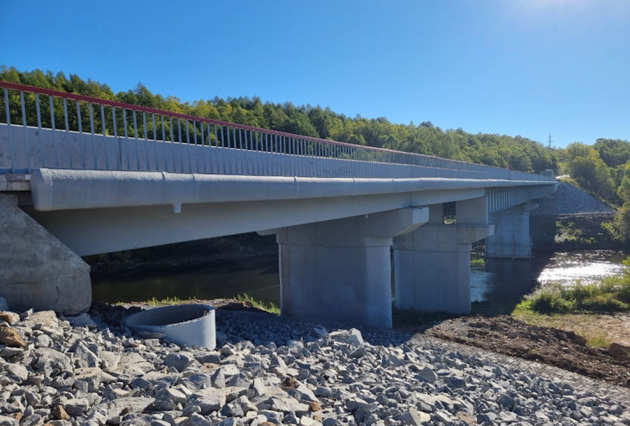В Хабаровском крае благодаря нацпроекту завершается ремонт моста через реку Хадя