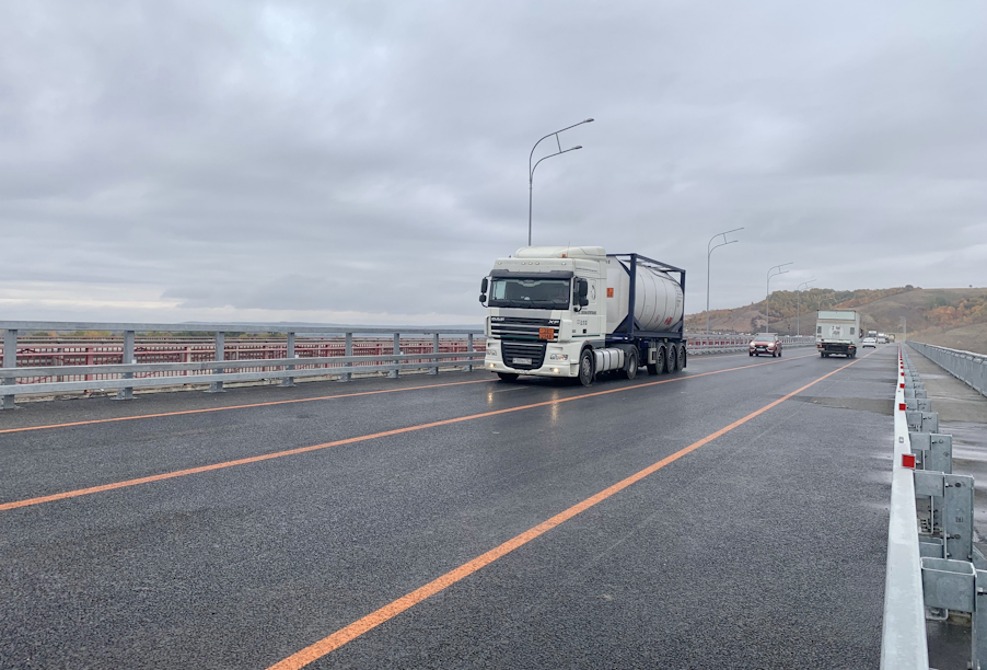 В Татарстане открыто рабочее движение по новому мосту через реку Свиягу