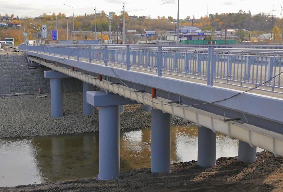 В Барнауле завершили основные работы по реконструкции моста на улице Челюскинцев