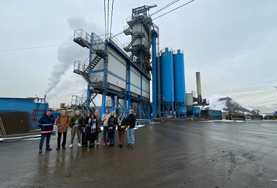 В Санкт-Петербурге студенты профильного университета посетили асфальтобетонный завод