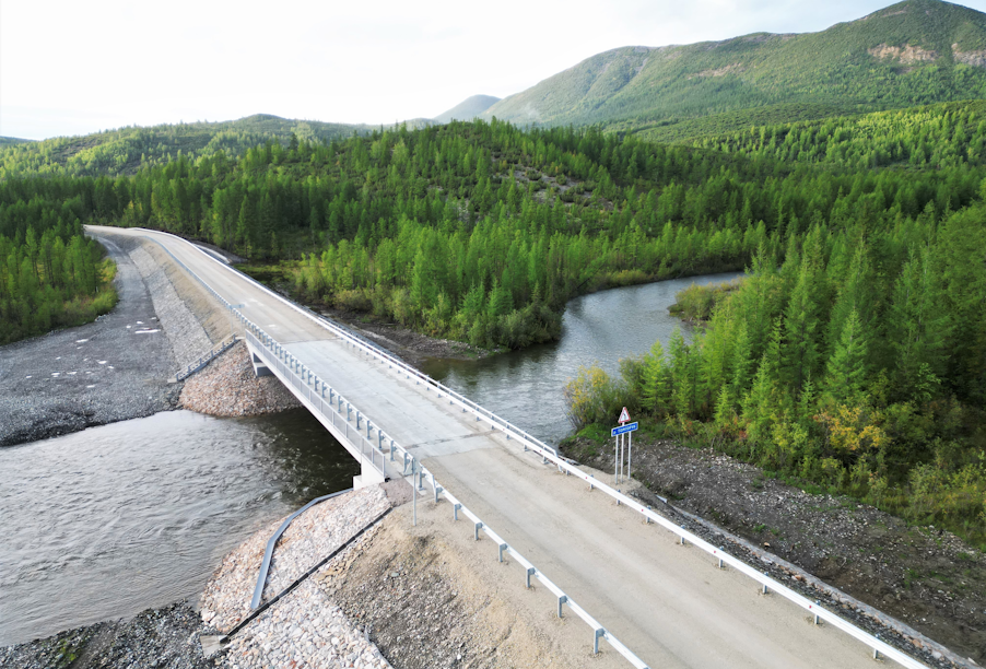 В Якутии готовят к приемке новый мост через реку Томпорук