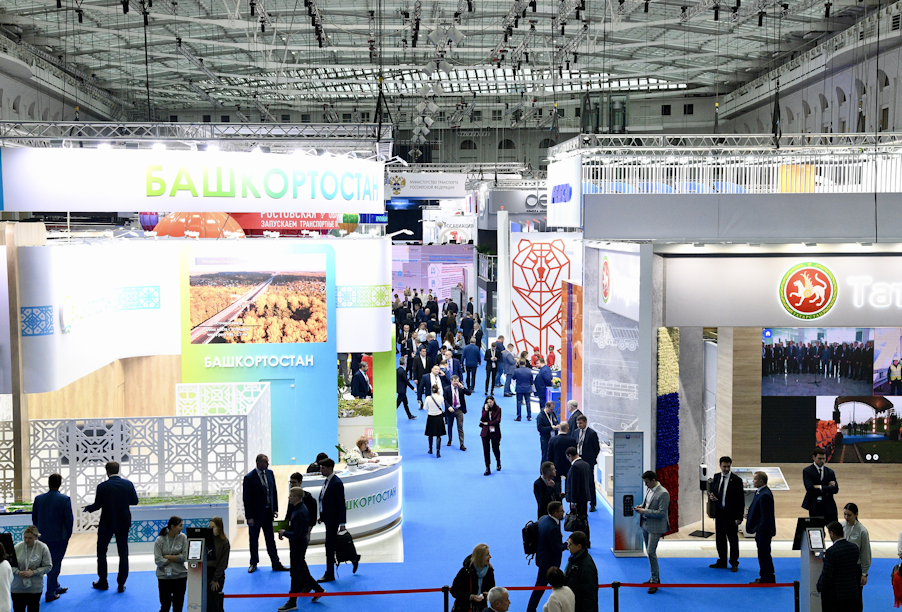 Росавтодор представил перспективные проекты на Международном форуме и выставке «Транспорт России»
