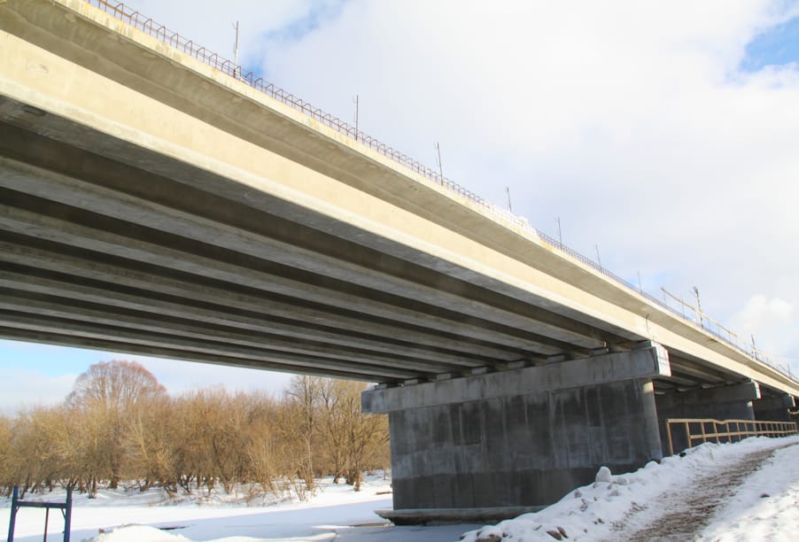 В Брянской области продолжается строительство моста через Болву

 